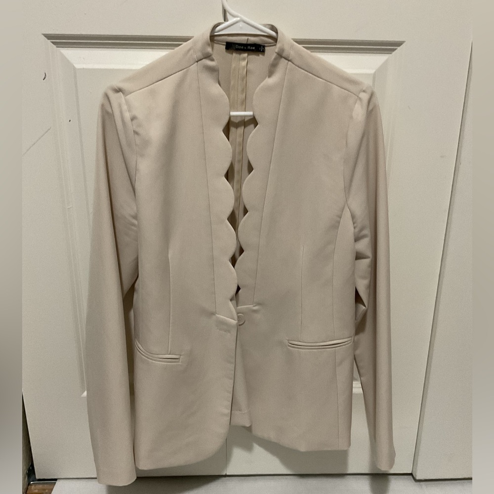 Doe & Rae Beige Jacket Size Medium